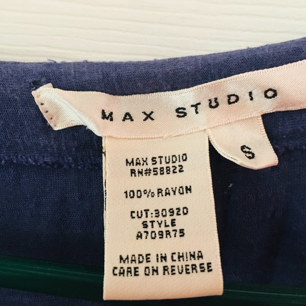 Max Studio Size Small - Picture 2 of 3